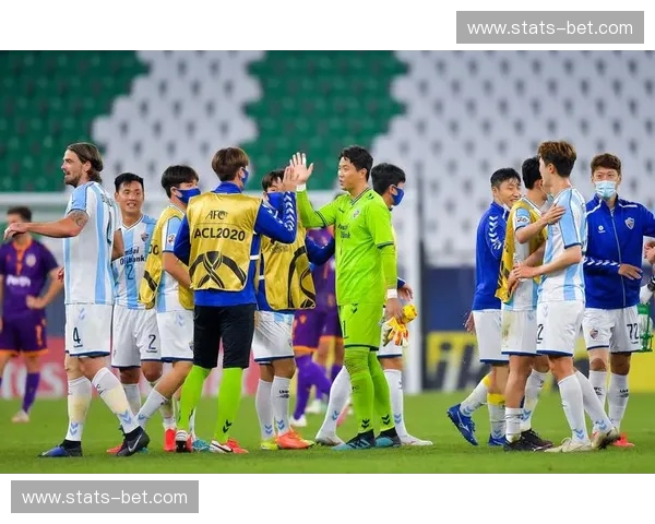 铁血东亚VS狂野澳洲：蔚山现代与柏斯光荣的亚冠巅峰博弈，谁能统治这片绿茵？